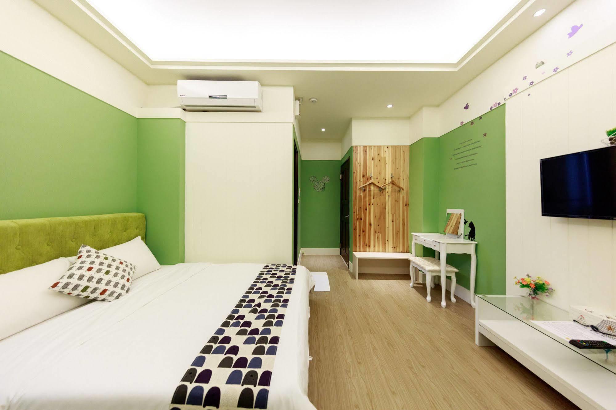Bear Giant Castle Apartment Kota Hualien Bagian luar foto