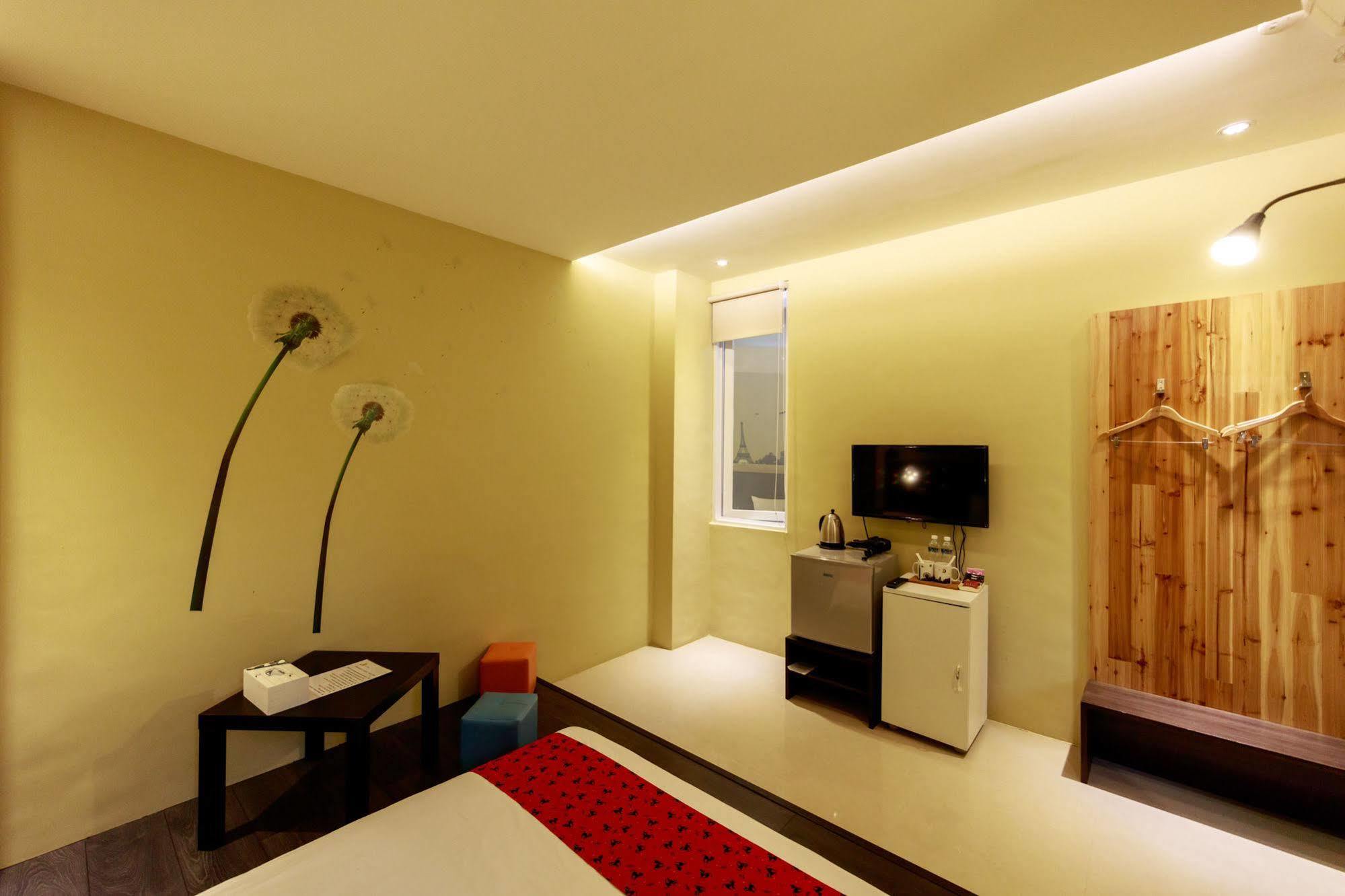 Bear Giant Castle Apartment Kota Hualien Bagian luar foto
