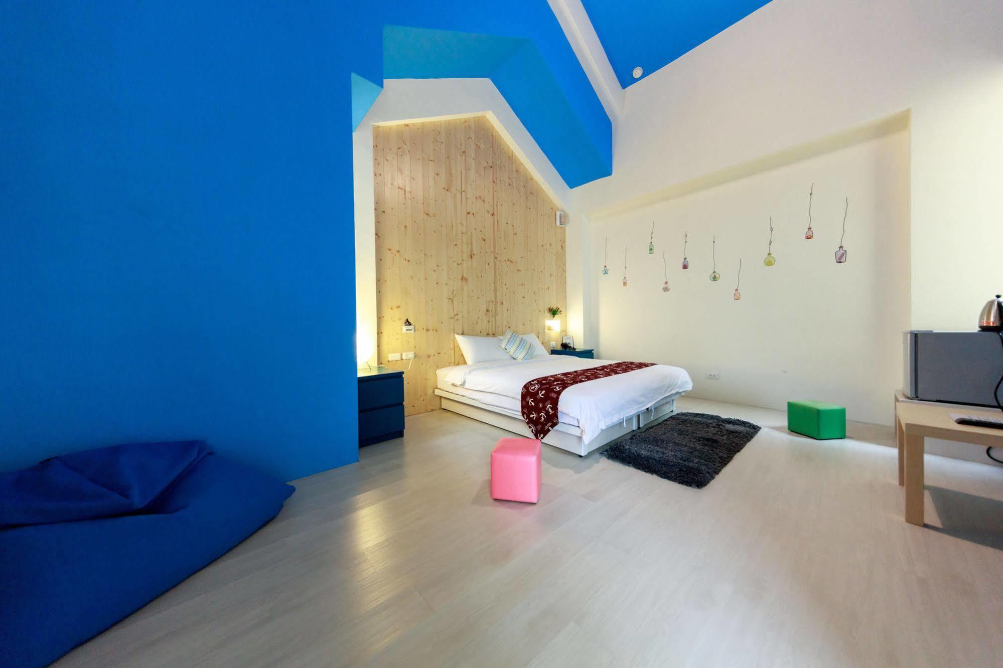 Bear Giant Castle Apartment Kota Hualien Bagian luar foto