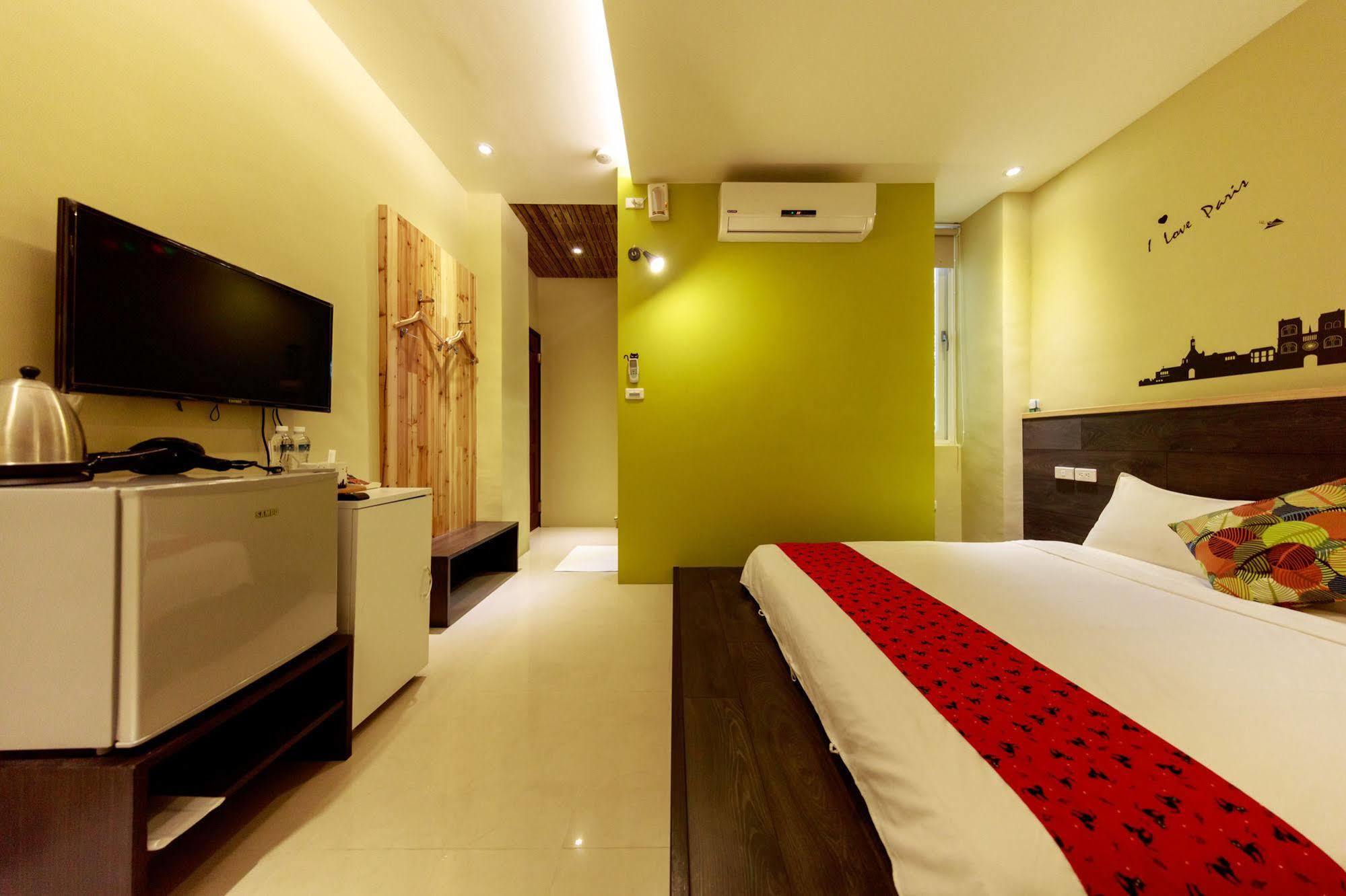 Bear Giant Castle Apartment Kota Hualien Bagian luar foto