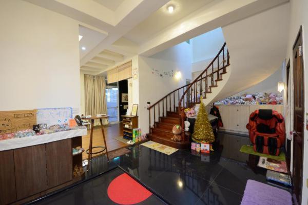 Bear Giant Castle Apartment Kota Hualien Bagian luar foto